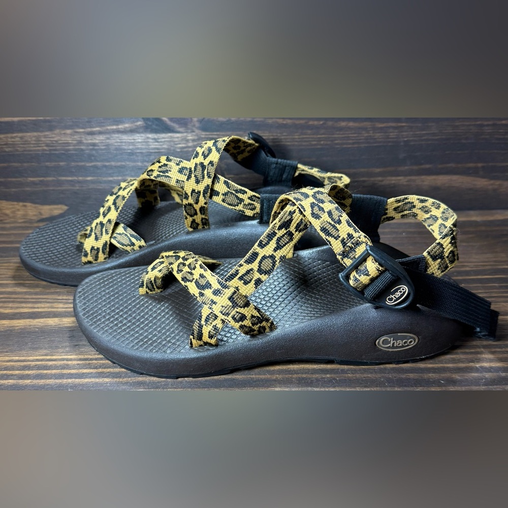 Chaco Z/2 Cloud Womens Size 8 Shoes Leopard Print Toe Strap Athletic Sandals